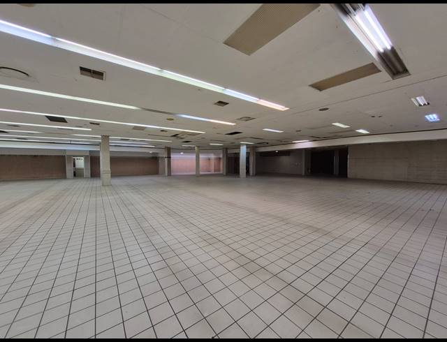2,222M² RETAIL TO LET IN CRAIGHALL PARK